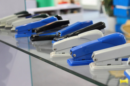 學生學習文化用品與工藝品 融合實用與美育的雙重價值